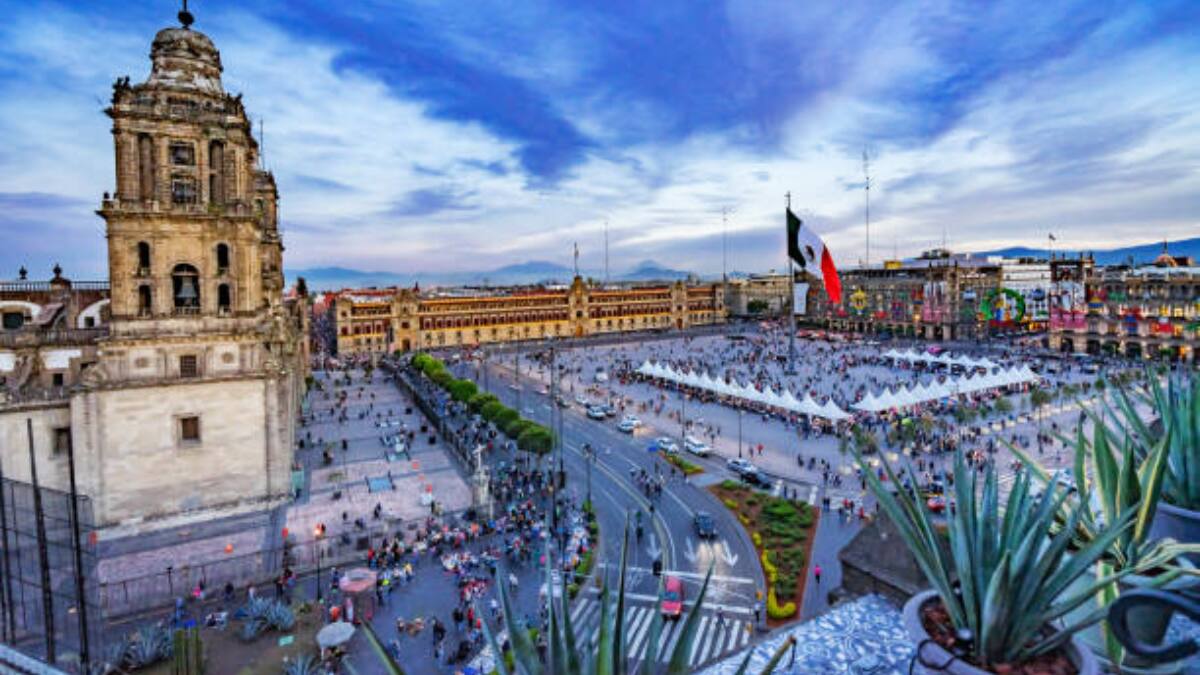 Conoce los precios para reservar para ver a Rosalía desde una terraza del Zócalo