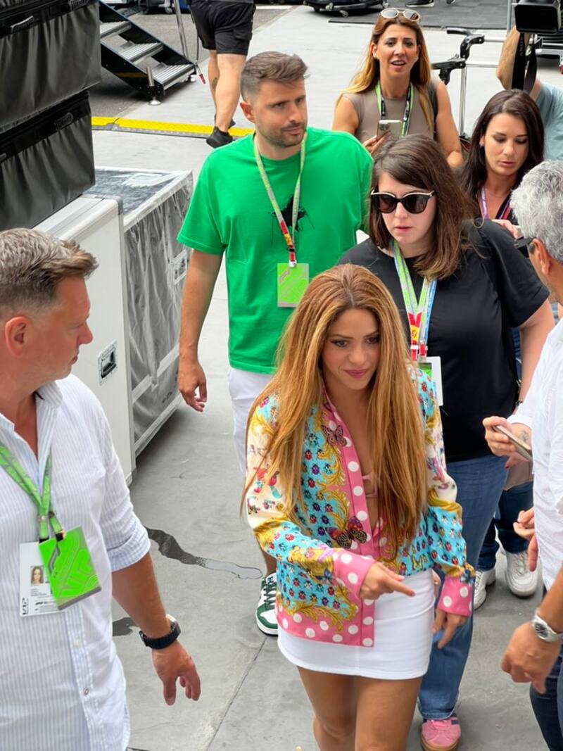 Shakira fue la invitada especial de Mercedes para el GP de España. (Twitter)