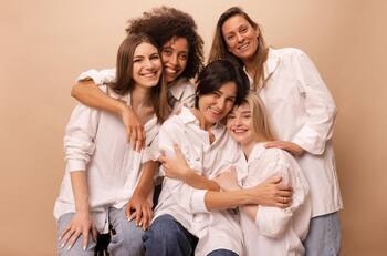 8M: ¿Qué significa el término sororidad?