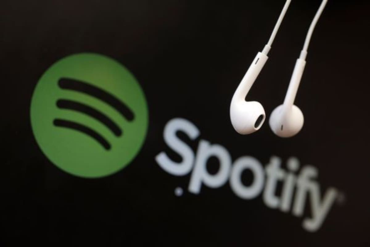 Ahora puedes escuchar la misma lista con más de 30 personas en Spotify.
