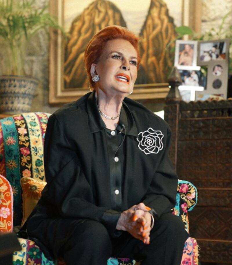 La dama del buen decir se encuentra delicada de salud.