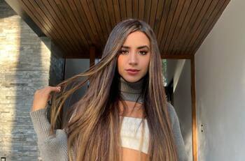 Tammy Parra platica su experiencia en su vuelo con su perro