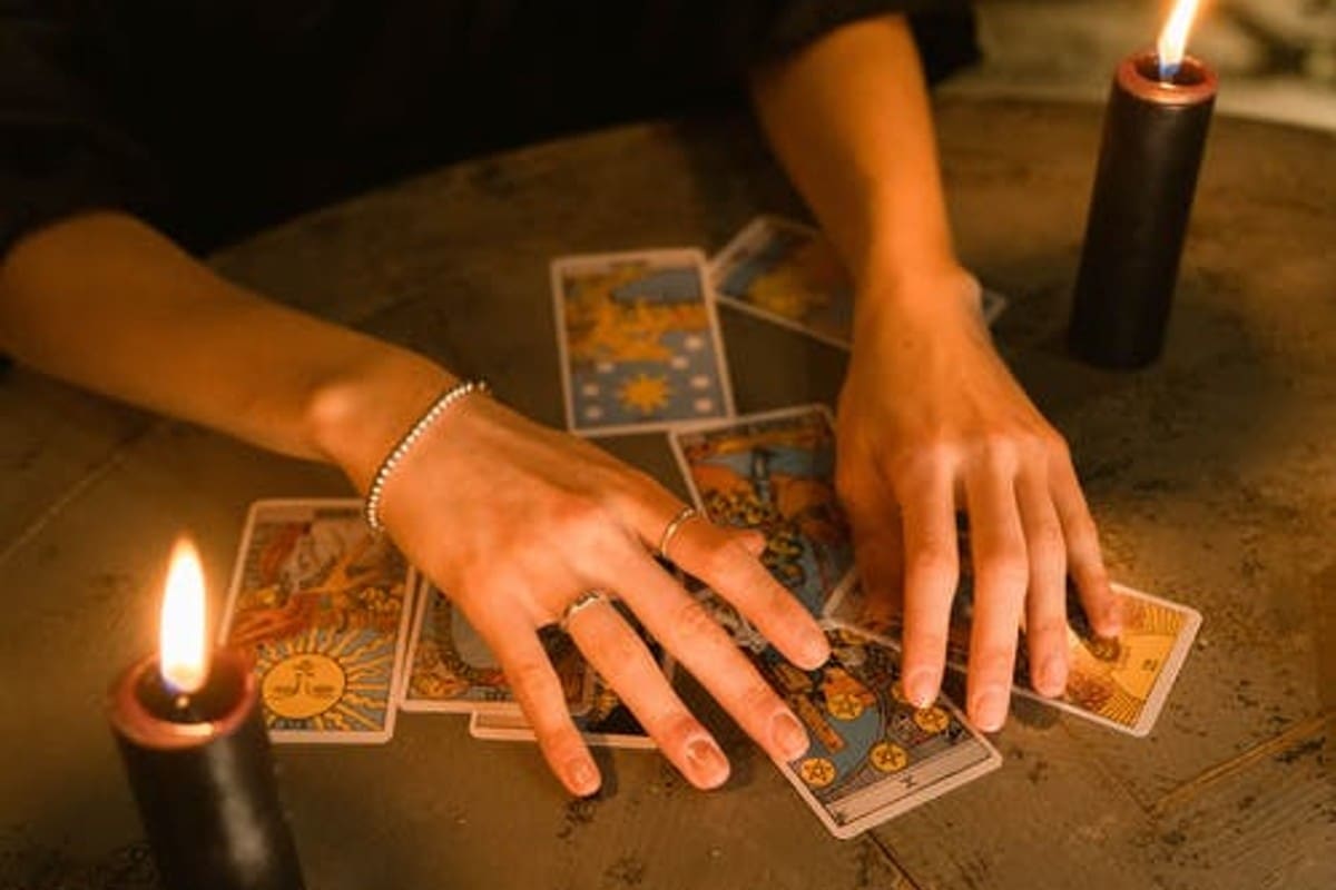 Elige una carta del tarot y descubre qué te depara la suerte este miércoles.