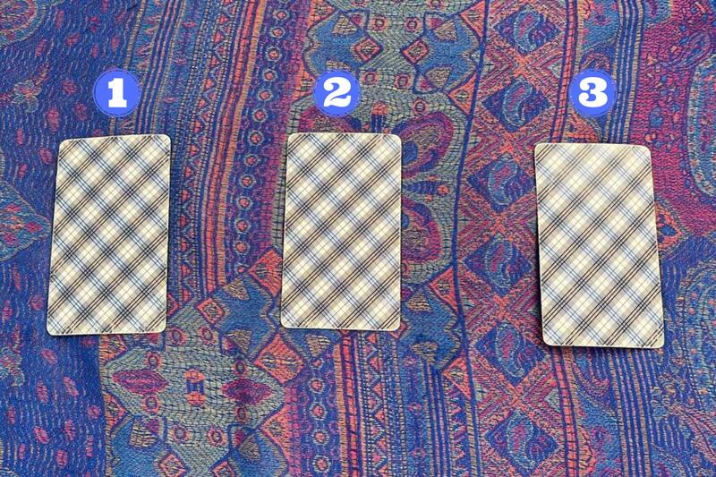 Elige una carta y descubre qué te aconsejan para hoy.