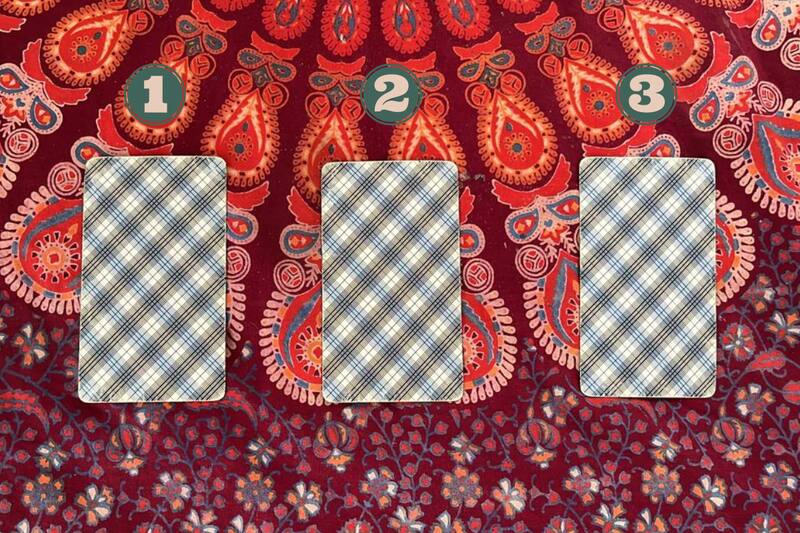 ¿Uno, dos o tres? Escoge una carta y recibe un consejo para este jueves.