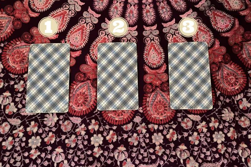 Escoge de manera intuitiva una de las 3 cartas y recibe un consejo para este 24 de junio.