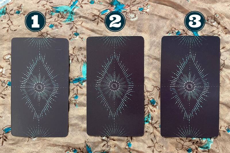 ¿Cuál de las 3 cartas llama más tu atención? Escoge una y recibe un consejo para hoy.