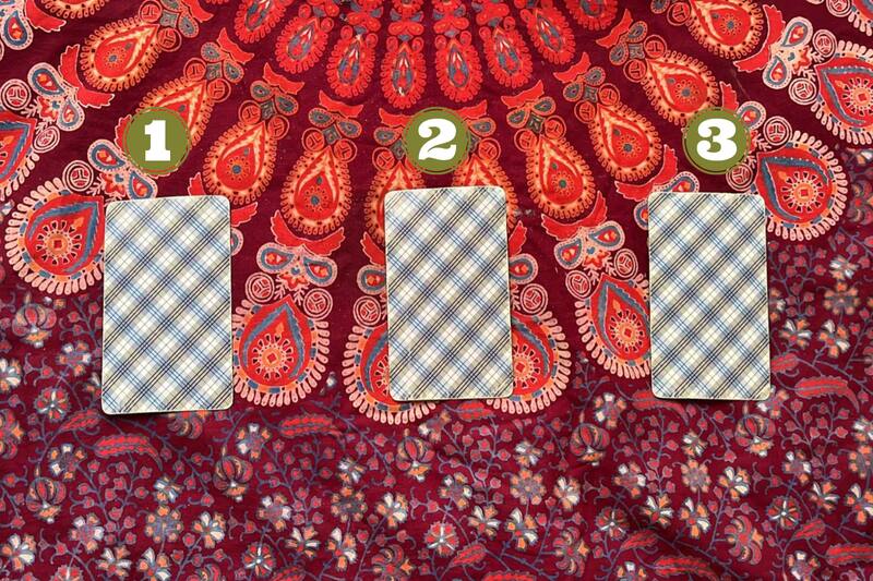 Elige una de estas tres cartas y recibe un consejo para este 15 de julio.