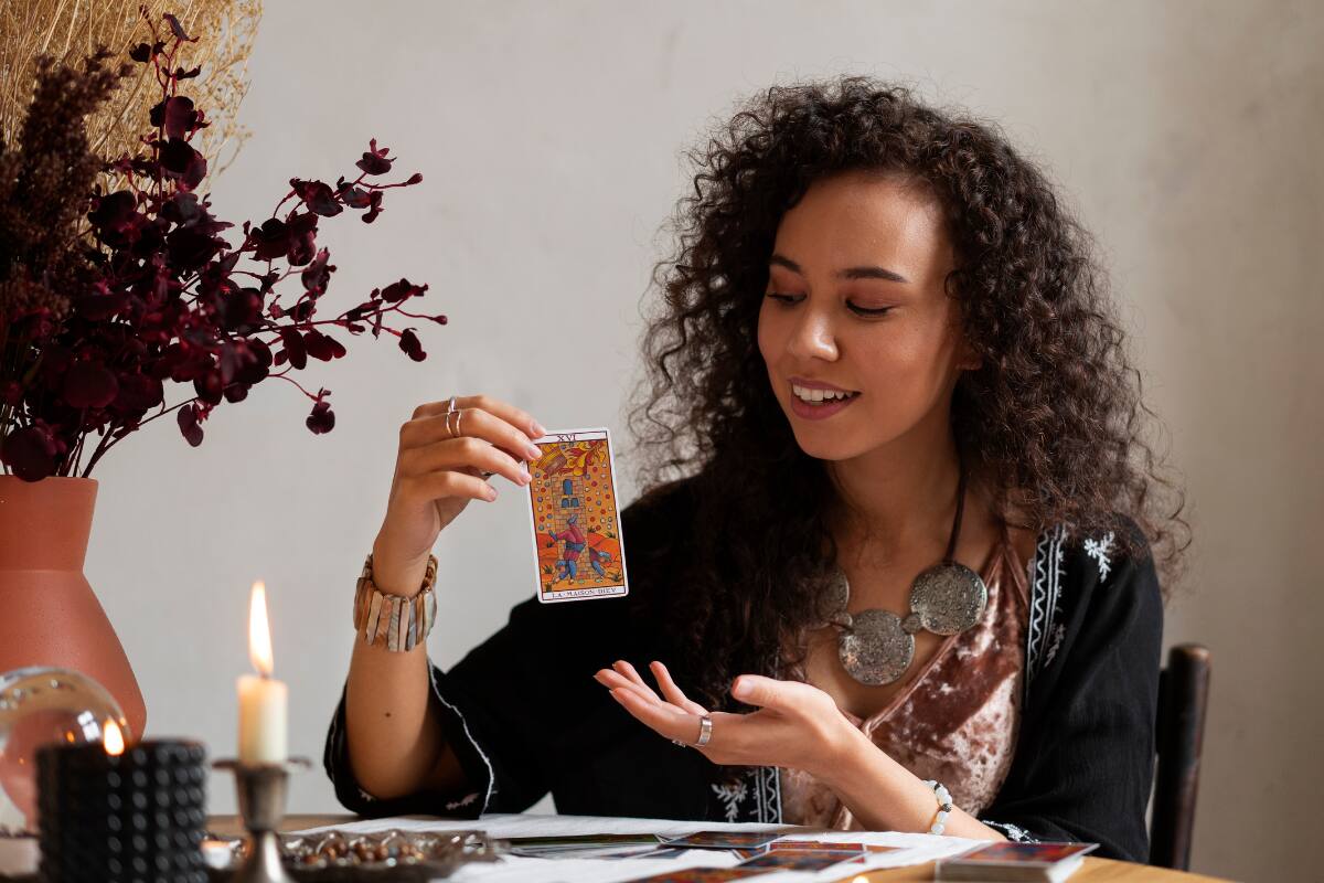 ¿Te animas a elegir una carta del Tarot y recibir un consejo para este 11 de julio?