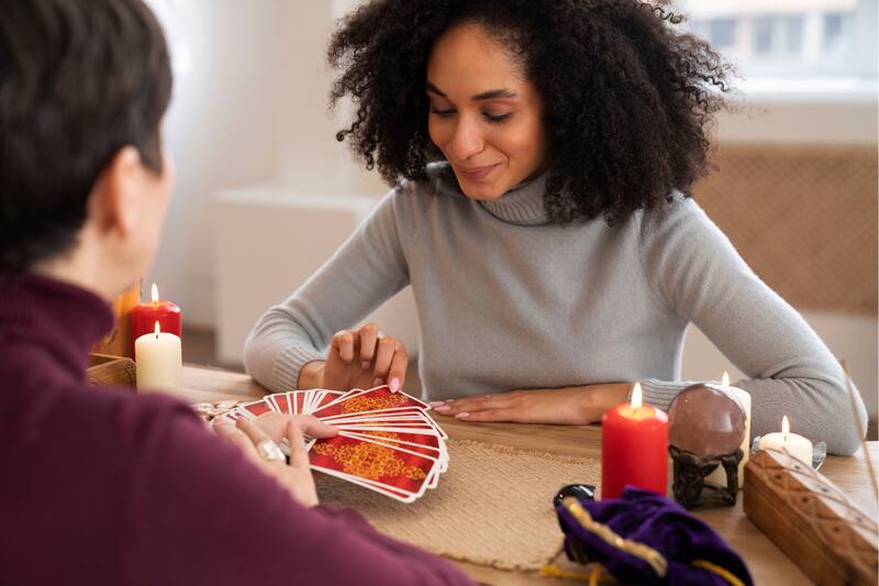 Realiza este Tarot interactivo y descubre un consejo para este 21 de junio.