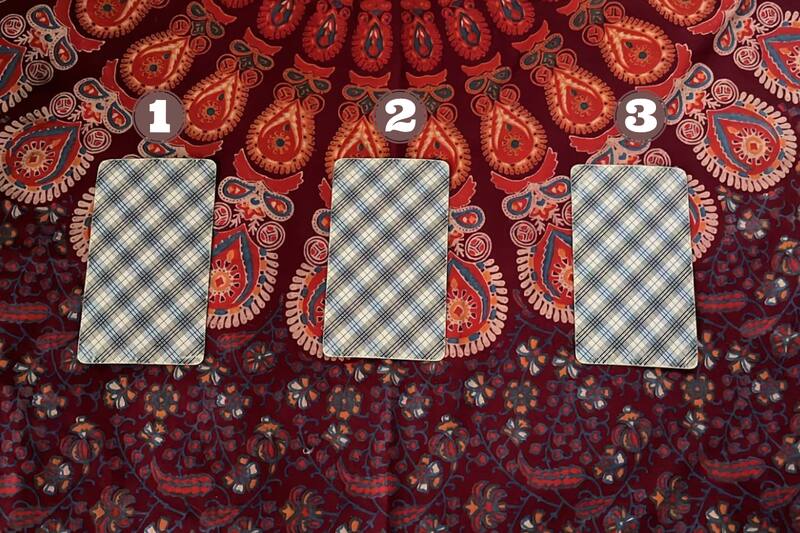 ¿Uno, dos o tres? Escoge una carta y recibe un consejo para hoy.