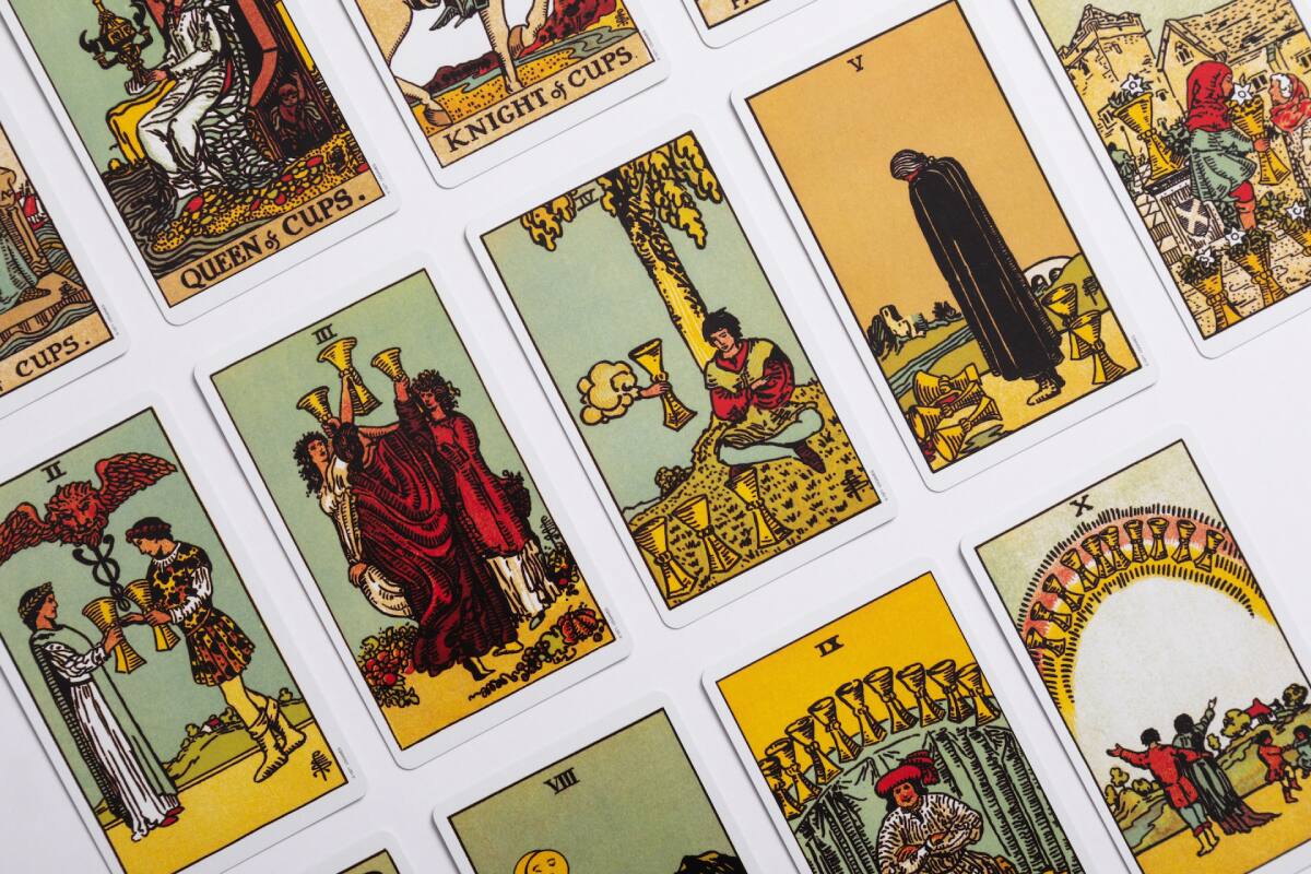Elige una carta del tarot y descubre qué te depara la suerte este sábado