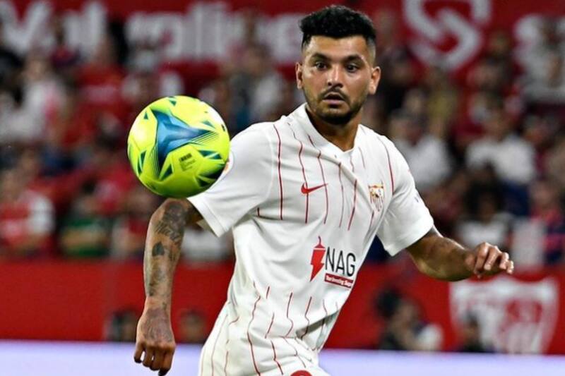 Tecatito Corona no podrá jugar la final de la Europa League.