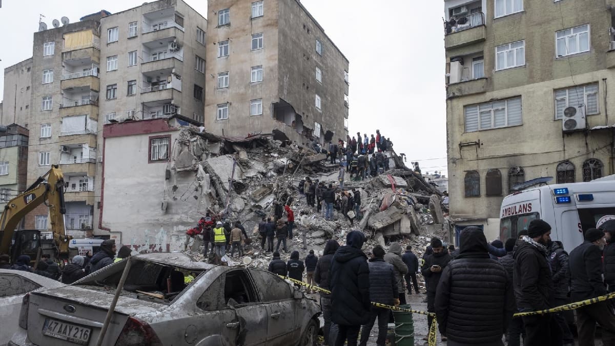 Turquía: Fuertes imágenes de cómo se vivió el terremoto que ha dejado más de 2 mil muertos