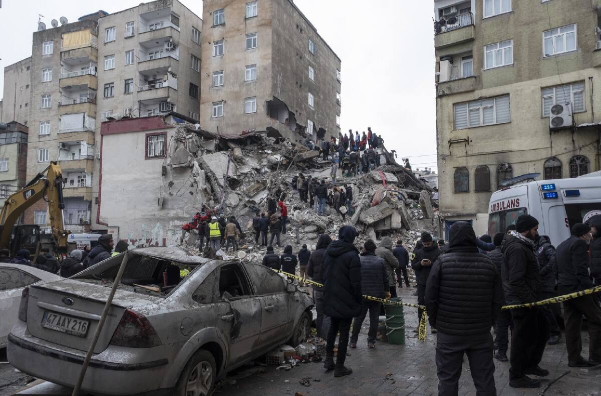 Turquía: Fuertes imágenes de cómo se vivió el terremoto que ha dejado más de 2 mil muertos