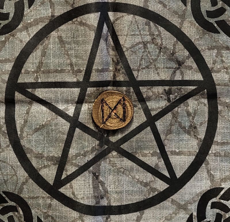 Esta es la runa llamada Dagaz.