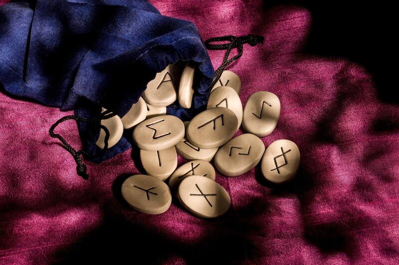 Descubre los consejos de esta semana del 14 al 20 de agosto de la mano de las Runas Nórdicas.