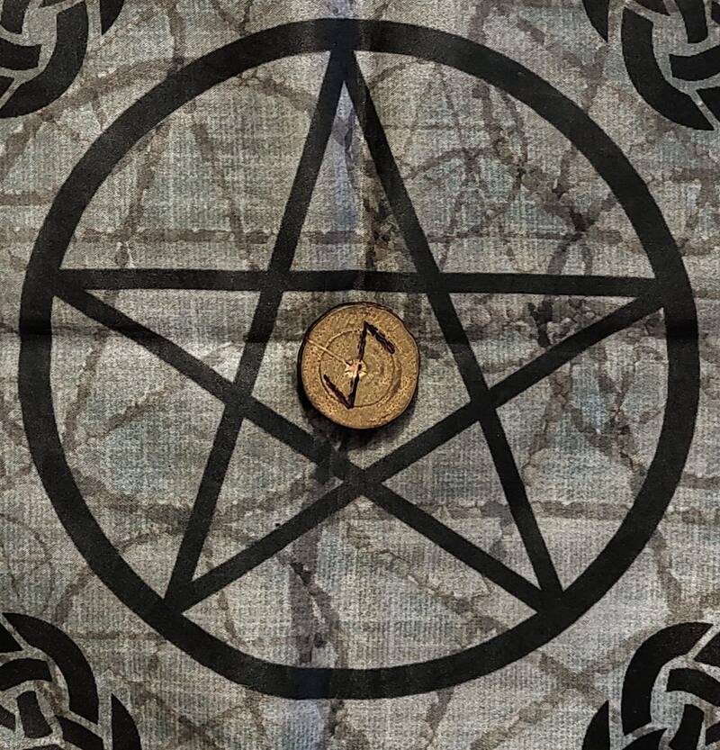 Esta es la runa llamada Ehwaz.