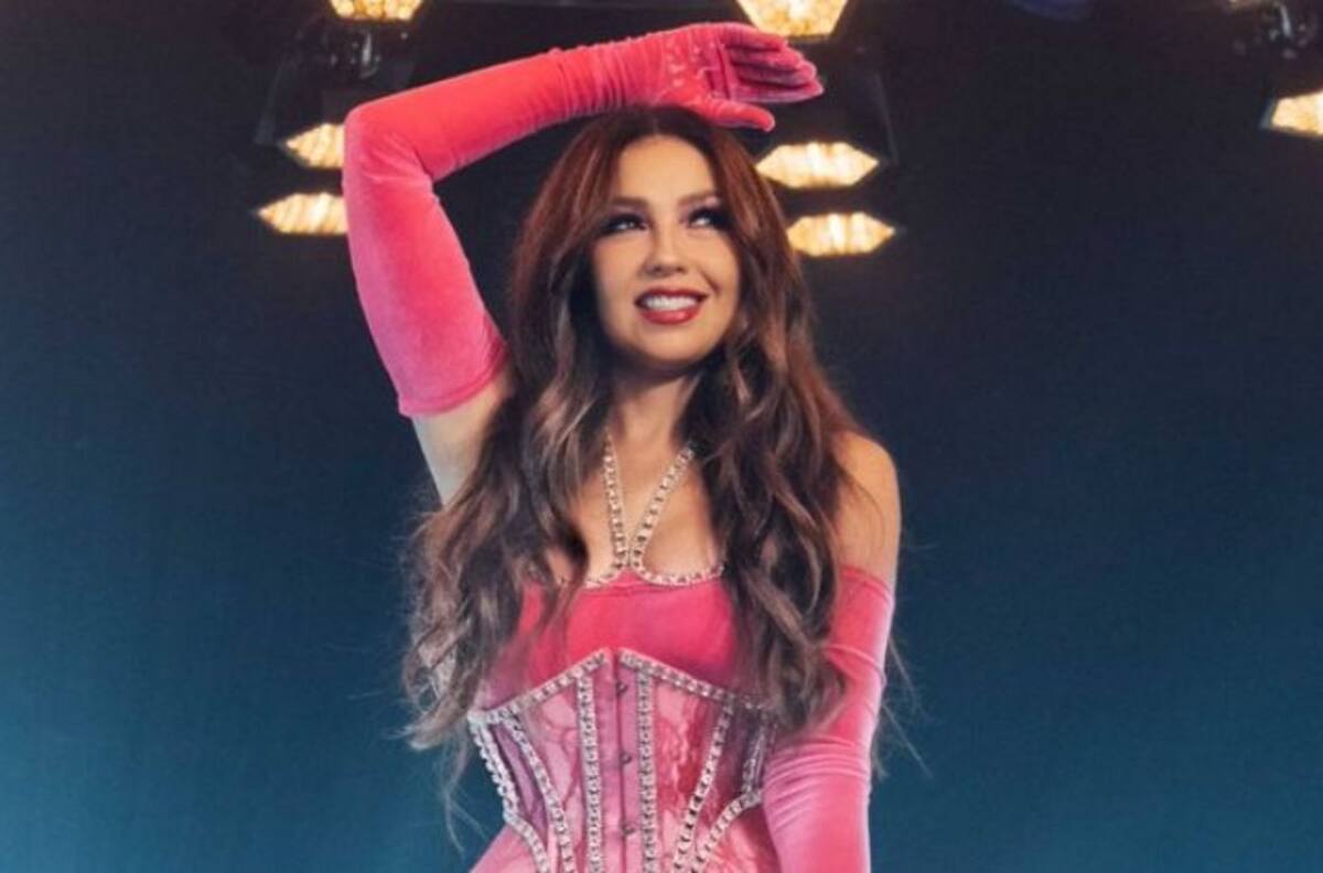 Thalía sufre incómodo momento al quedar en ropa interior en un lugar público