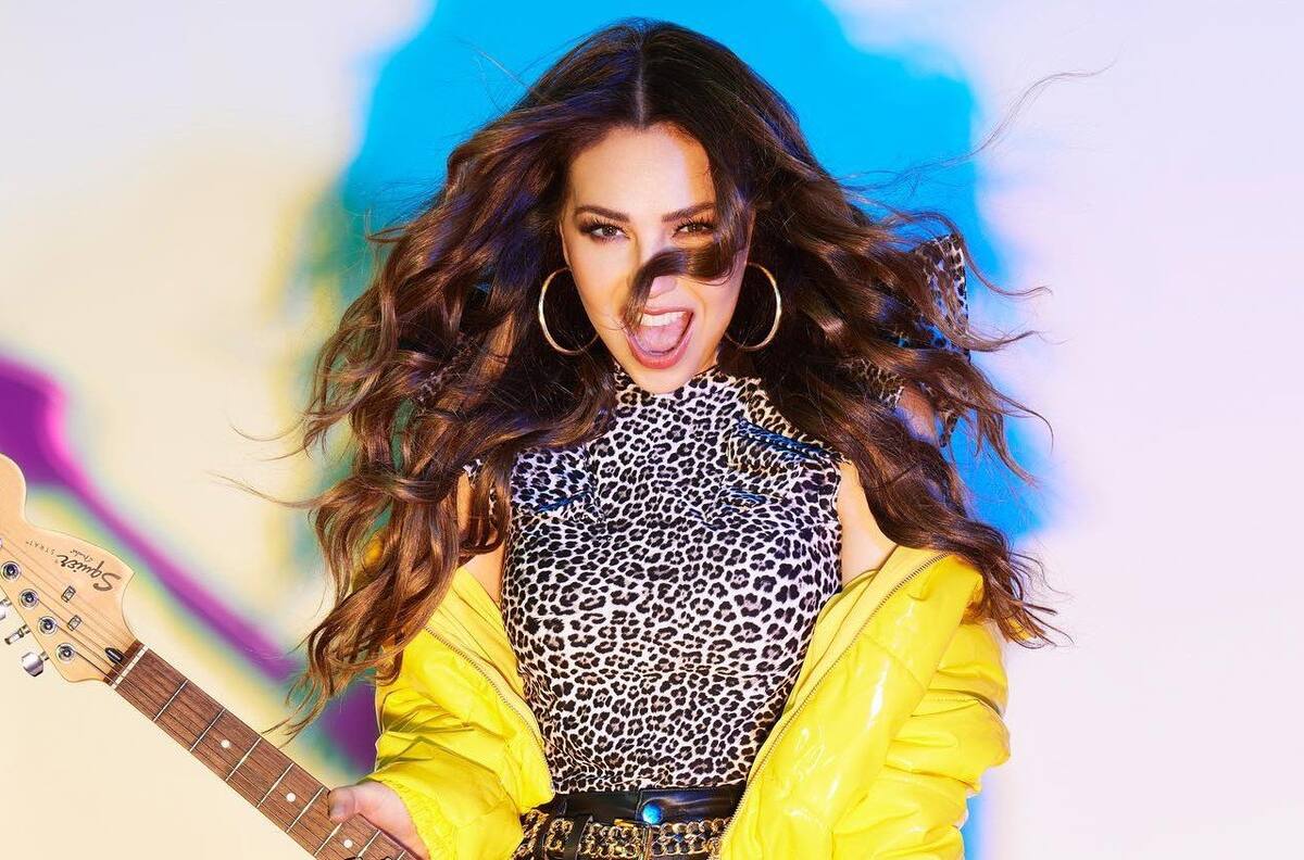 Thalía sorprende con antiguo look y la comparan con su personaje de Marimar