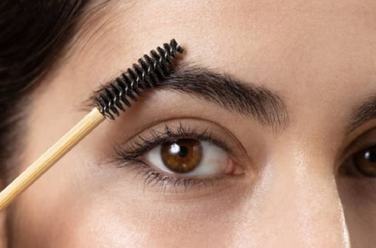 Logra cejas más abundantes con este tinte casero