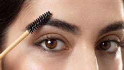 Logra cejas más abundantes con este tinte casero
