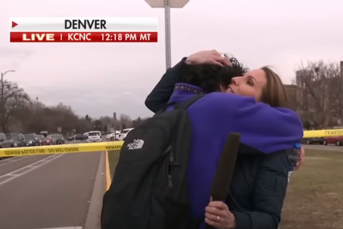 El emotivo reencuentro de una madre reportera con su hijo tras tiroteo. Créditos: Captura FOX News