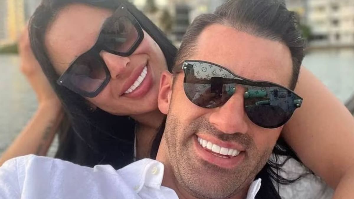 Toni Costa se deja consentir por Evelyn Beltrán celebrando su cumpleaños número 40