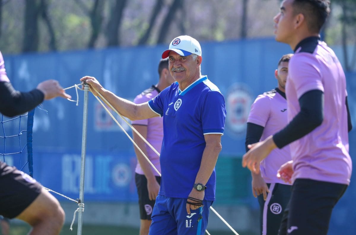 La alineación sorpresa que prepara ‘Tuca’ Ferreti con Cruz Azul para enfrentar a Pumas