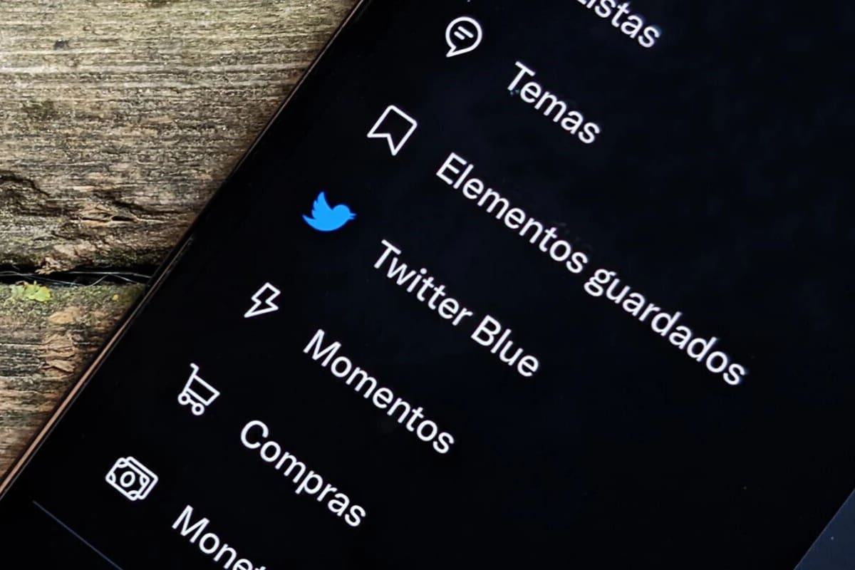 Sólo los usuarios que estén suscritos a la versión de pago pueden enviar mensajes sin límites.