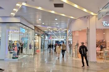 Hombre dispara contra su ex pareja en centro comercial de Bogotá; la chica murió