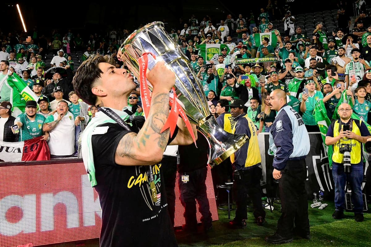 El delantero nacional Víctor Dávila tras ganar la Liga de Campeones de la Concacaf.