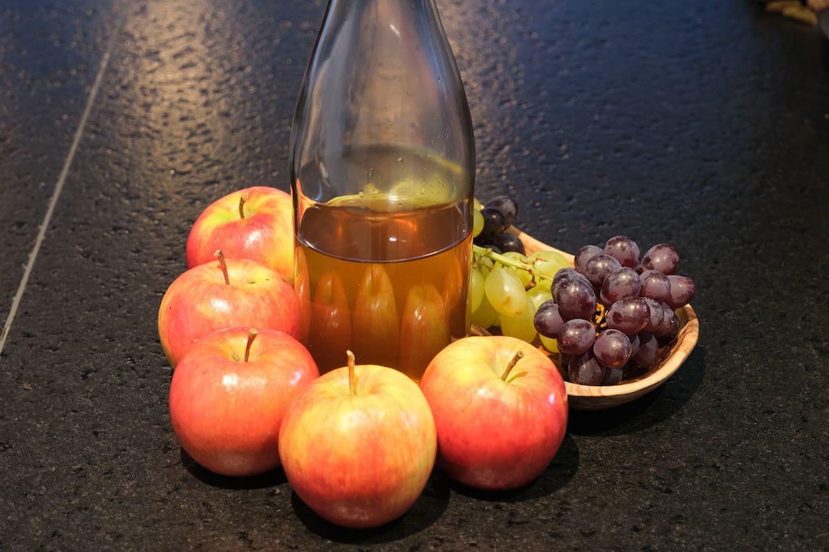 El vinagre de manzana ayuda a bajar los niveles de insulina.