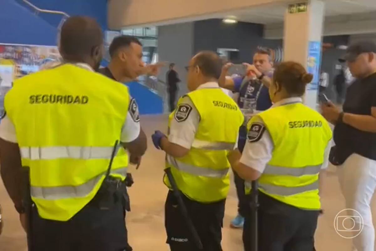 Su asesor vivió un incómodo momento en Barcelona.