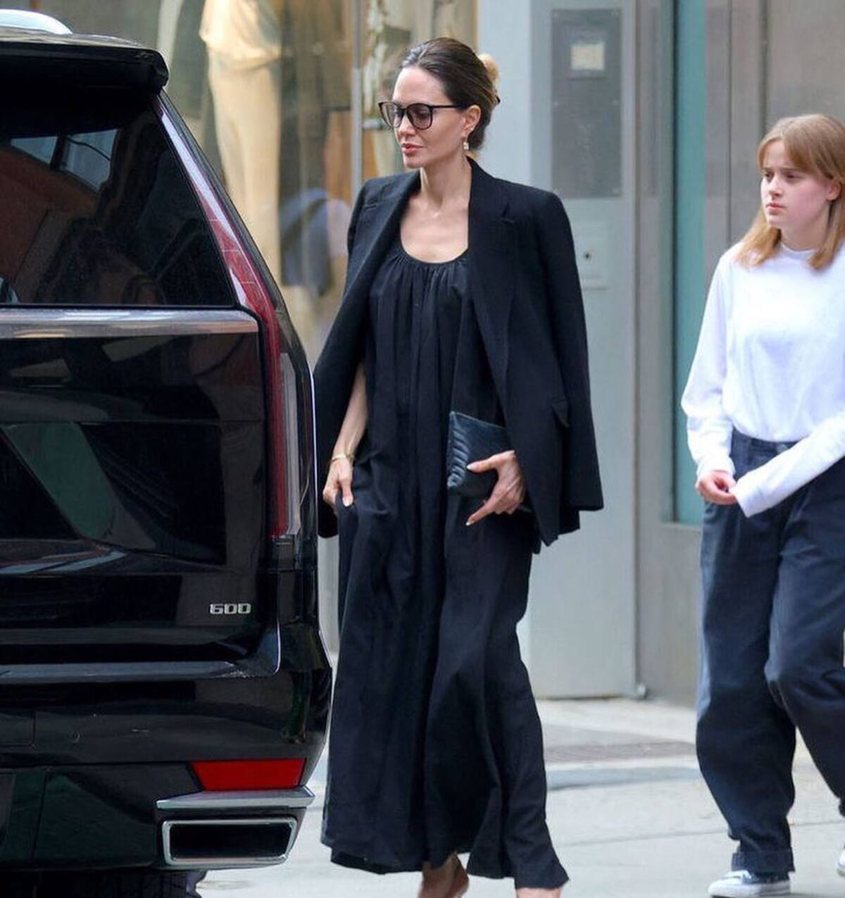 La hija menor de Angelina Jolie y Brad Pitt trabajará con su madre en la obra "The Outsiders" en Broadway.