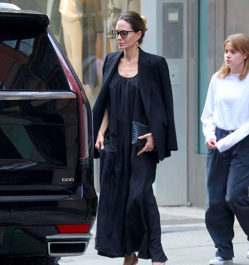 La hija menor de Angelina Jolie y Brad Pitt trabajará con su madre en la obra "The Outsiders" en Broadway.