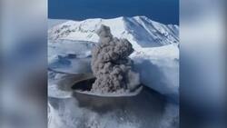 VIDEO | Volcán Ebeko entra en erupción: Nube de humo y ceniza se extendió por 5 kilómetros