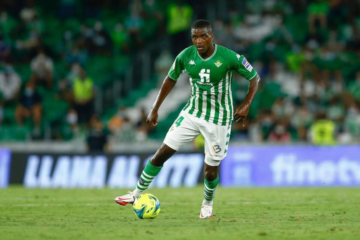 El mediocampista portugués alista su salida del Betis.