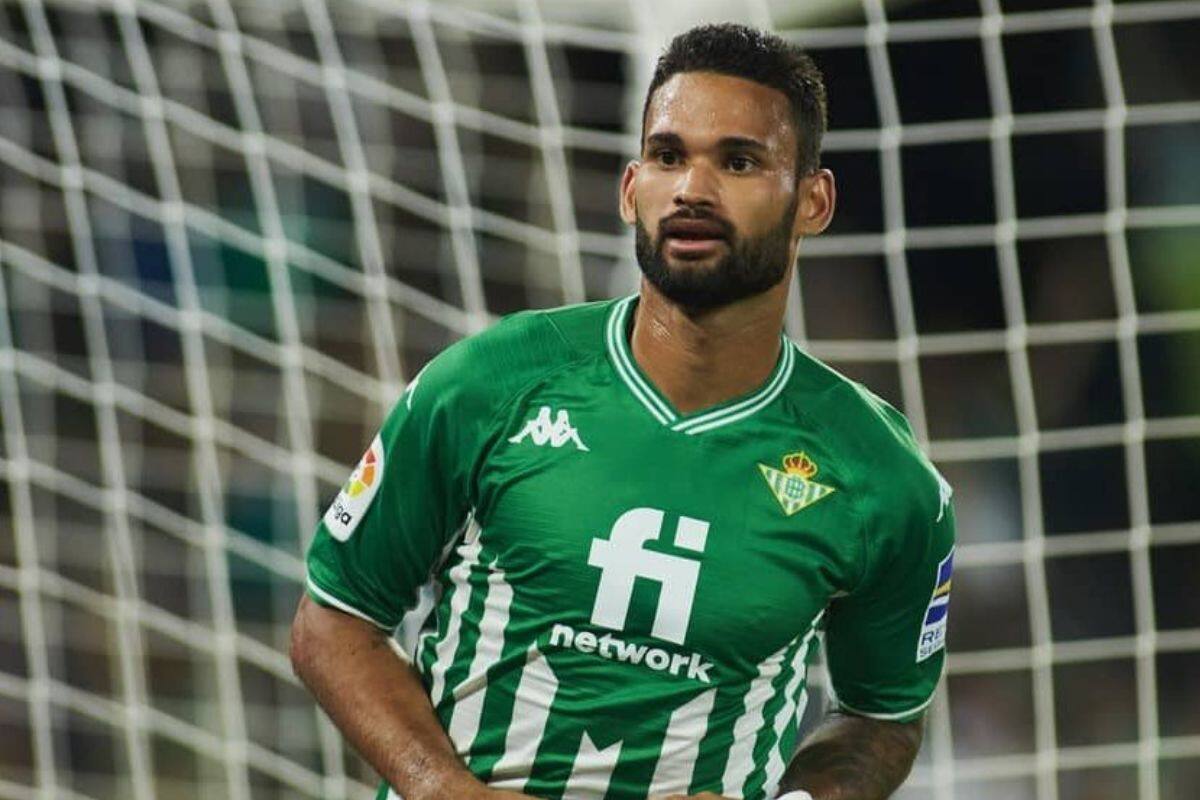 El delantero, en la imagen con la camiseta del Betis durante un partido de la Liga.