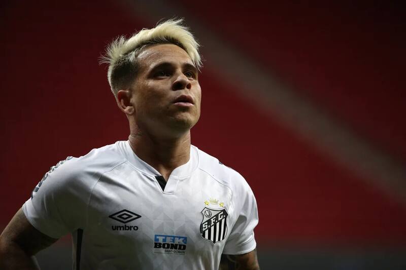 El jugador agredió a un arbitro, lo que le costaría una gran sanción en el fútbol brasileño.