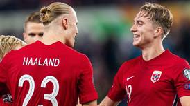 Haaland apunta a Qatar 2022 y anota hat-trick con Noruega
