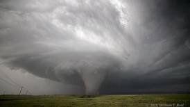 Caos y crisis en el sur de Estados Unidos: Autoridades esperan que otro brote destructivo de tornados azote el país  por segunda vez en 8 días