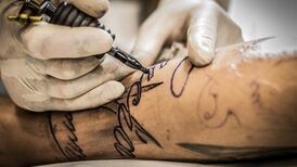 ¿Pueden los tatuajes ocasionar daños a la salud?