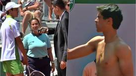 En cueros: Rodrigo Pacheco cae en Roland Garros tras un escándalo por la publicidad de su camiseta