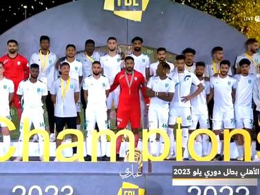 VIDEO | El festejo más aburrido del mundo: así recibieron la copa de campeones los jugadores del Al-Ahli de Arabia Saudita