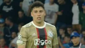 VIDEO | Jorge Sánchez fue superado una y otra vez en el Napoli vs Ajax de la Champions League