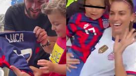 VIDEO | Alex Morgan y el tierno detalle que tuvo con niño en el Premundial de la Concacaf