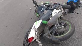 Terrible accidente en Cuernavaca: Motociclista perdió el control, se cayó y murió desangrado