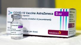 Cofepris libera nuevos lotes de vacuna AstraZeneca envasados en México