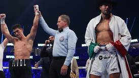 Leyenda del boxeo afirma que el 'Zurdo' Ramírez se arrugó frente a Dmitry Bivol